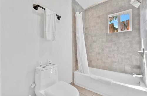 Harbor Hotel | Tradewinds Motel