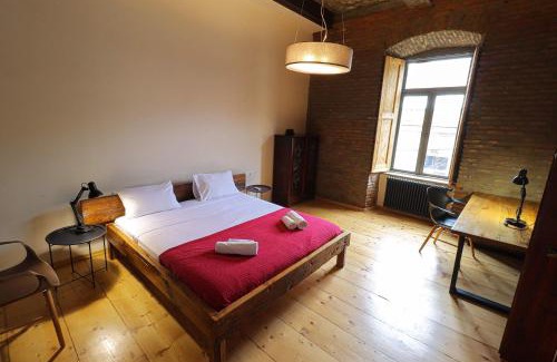 Sololaki Apartment | Traditional 2BR Sololaki Apt - By Wehost