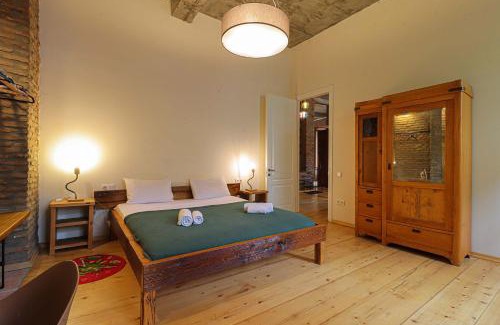 Sololaki Apartment | Traditional 2BR Sololaki Apt - By Wehost