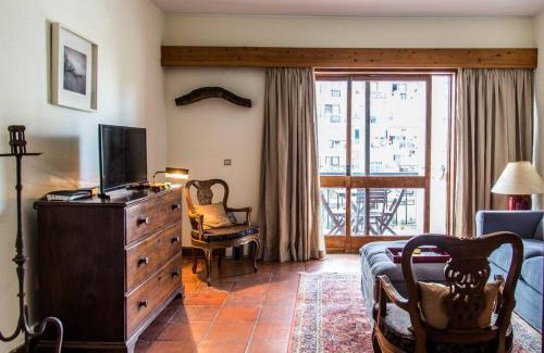 Estoril Apartment | Traditional and Charming Flat - 15min to the sea