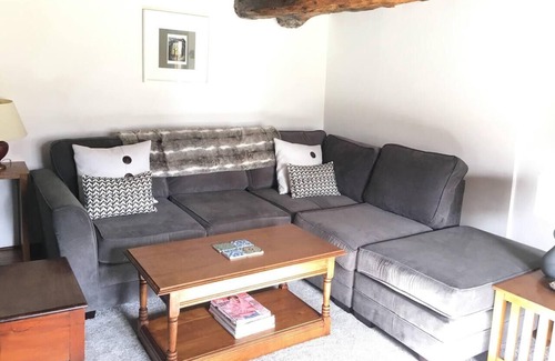 Llanybydder House | Traditional cosy cottage with rural views nr coast