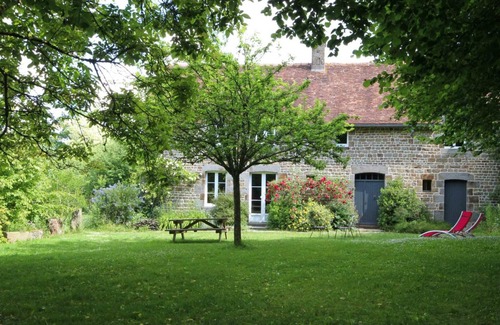 Les Monts-d'Andaine Cottage | Traditional Cottage in Normandy with WIFI and Pets Allowed