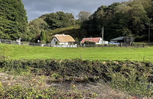 Ballymacarbry Cottage | Traditional Irish Cottage located in outstanding scenery