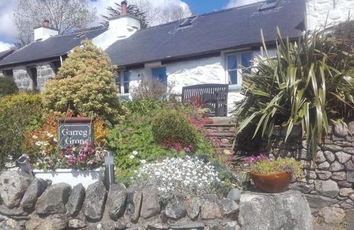 Garndolbenmaen House | Traditional stone cottage with sea views in Snowdonia National Park