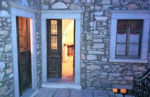 Aperathos House | Traditional stone house with panoramic mountain view
