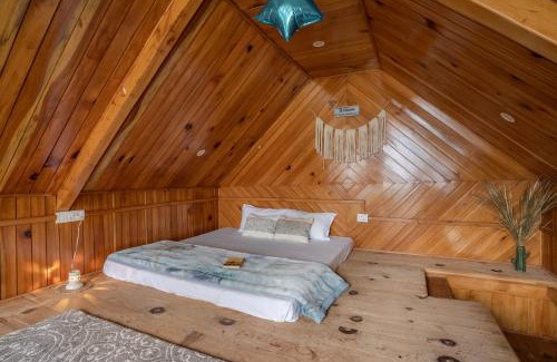 Banjar Apartment | Tragopan Chalet's - Cedar Cottage with attic & balcony