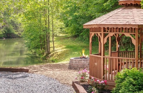 Pittman Center Cabin | Trail Head Cabin Short Walk to Lake by Redawning