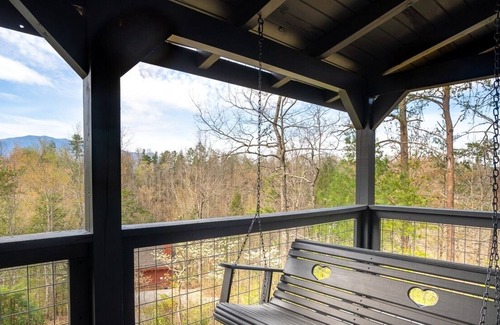 Pittman Center Cabin | Trail Head Cabin Short Walk to Lake by Redawning
