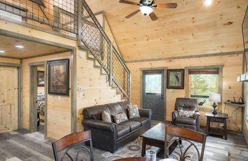 Pittman Center Cabin | Trail Head Cabin Short Walk to Lake by Redawning