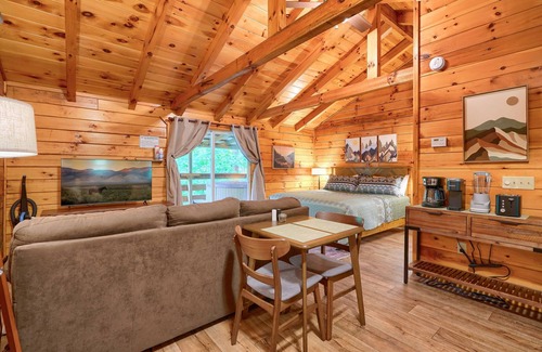 South Bloomingville Cabin | Trail Ridge: Pet friendly + private couples cabin w/hot tub in Hocking Hills