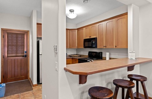 Sun Peaks Condo | Trails Edge #17 By Bear Country