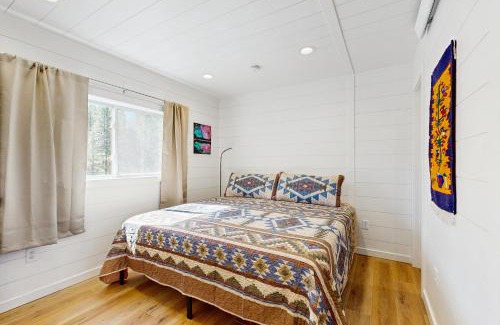 Aspen Springs House | Trails & Tranquility