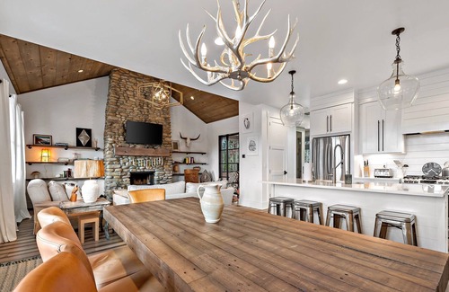 Nebo House | Trailside Retreat | Luxury Furnishings, Pet-Friendly & Close to Lake James!