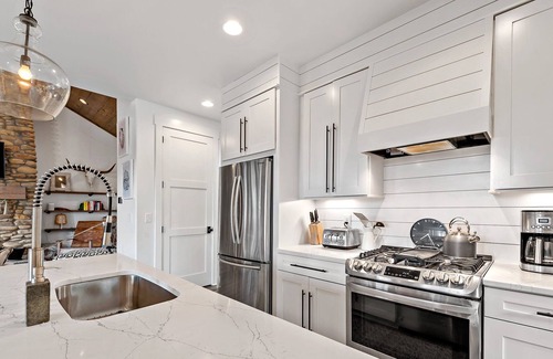 Nebo House | Trailside Retreat | Luxury Furnishings, Pet-Friendly & Close to Lake James!