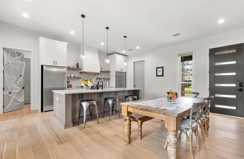 Gainesville House | Trampoline, Basketball and Grill! Central, Modern New Build!
