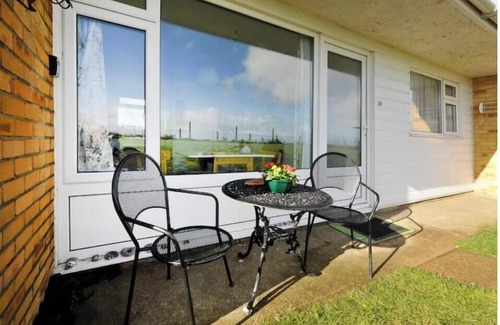 Kessingland Ski Chalet | Tranquil 2-bedroom chalet in Kessingland overlooking the sea