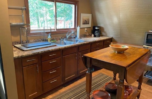 Montello Cottage | Tranquil 2 Bedroom Getaway on Private Lake