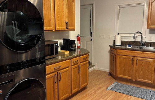 North Ironbound House | Tranquil 2-bedroom house in Newark with AC, WiFi