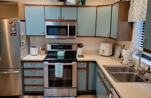 Moses Lake Condo | Tranquil 2-Bedroom Zen Condo Fully Stocked Kitchen, Patio, & Next to Golf Course