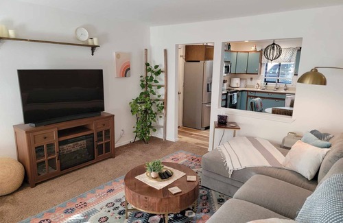 Moses Lake Condo | Tranquil 2-Bedroom Zen Condo Fully Stocked Kitchen, Patio, & Next to Golf Course