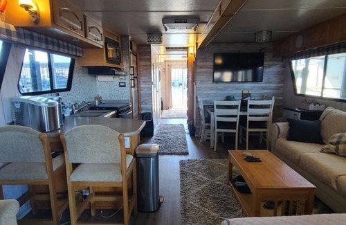 Lake Las Vegas Boat Rental | Tranquil 3-bedroom boat in Henderson with fitness room, AC, WiFi