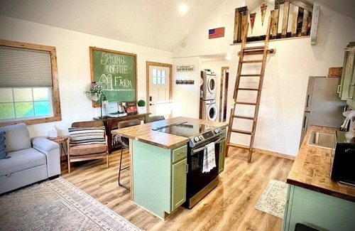 Caulfield Cabin | Tranquil Cabin on 71/acre cattle farm—near Cloud 9 ranch and Ozark rivers!