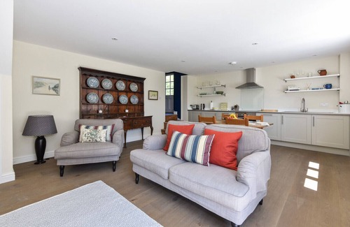 Brokenborough Cottage | Tranquil cottage in Cotswolds with tennis court