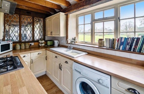 Woolverton House | Tranquil Cottage Retreat in Bath