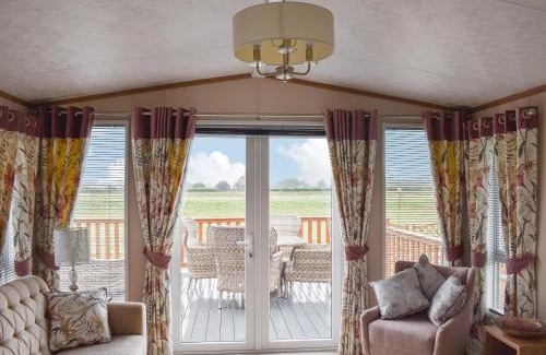 Corton House | Tranquil Dawn