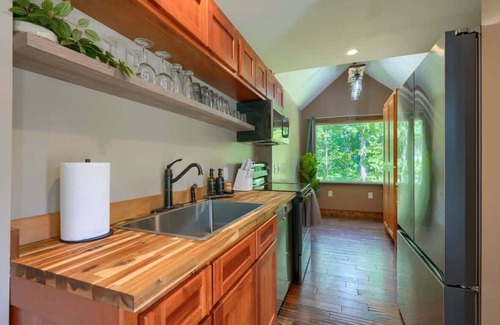 Hallsville Cabin | Tranquil Heights Cabin In Hocking Hills- HOT TUB!