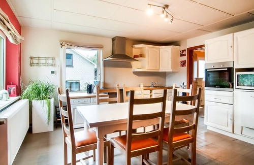 Krinkelt House | Tranquil Holiday Home with Private Garden