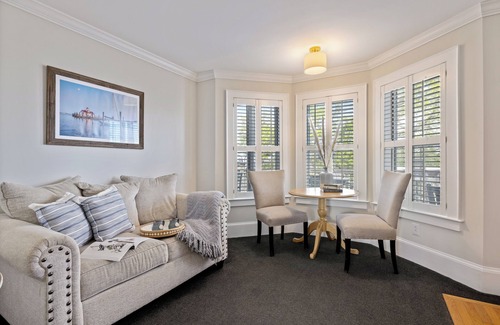 Historic Downtown Manteo Hotel | Tranquil House Inn