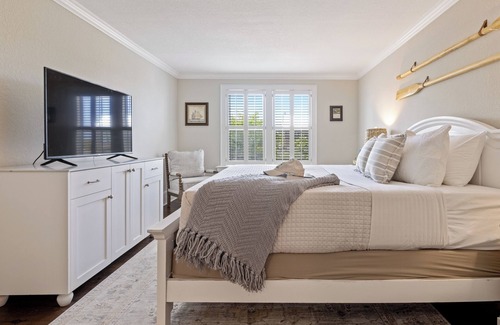 Historic Downtown Manteo Hotel | Tranquil House Inn