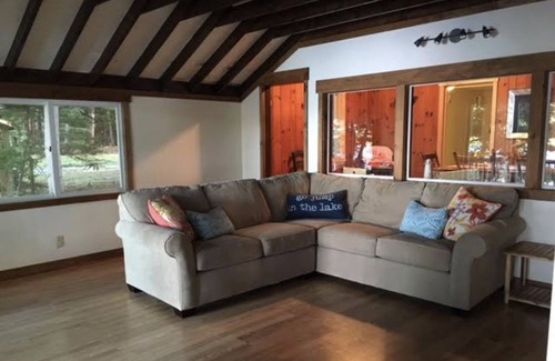 Laconia House | Tranquil Lake House
