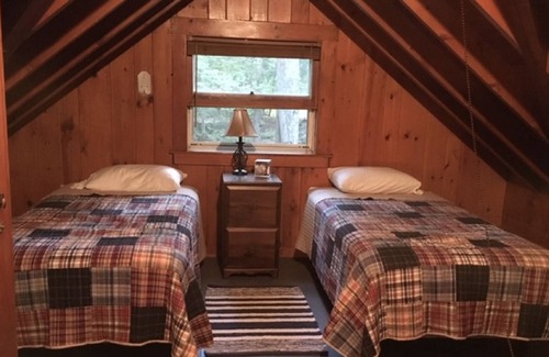 Laconia House | Tranquil Lake House