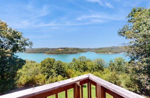 Eureka Springs House | Tranquil Lakeside Haven