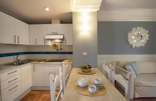 Pula Apartment | Tranquil Lantana Resort Hotel & Apartments for 5 people 1,5km from beach
