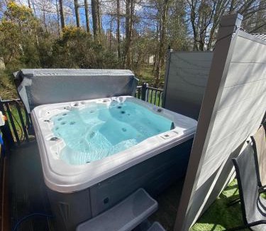 Morpeth Cabin | Tranquil Lodge hot tub and free golf