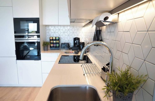 Coombe Hill Apartment | Tranquil London Apartment near Coombe Hill House