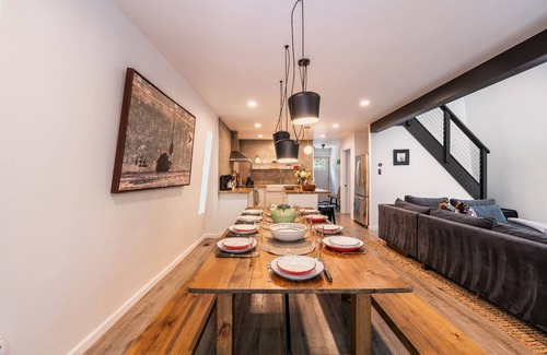 Tobyhanna Ski Chalet | Tranquil Luxe Stay, HotTub, Family Fun, Fall Colors