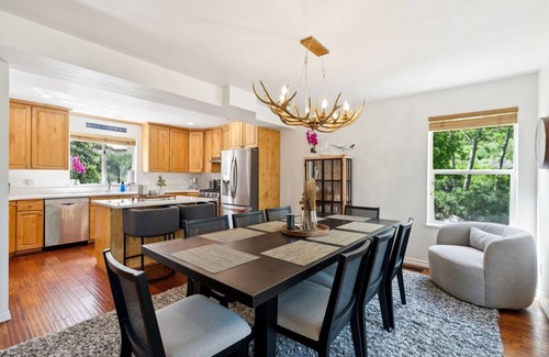 Summit Park House | Tranquil Mountain Retreat | Scenic Views & Hot Tub by RedAwning