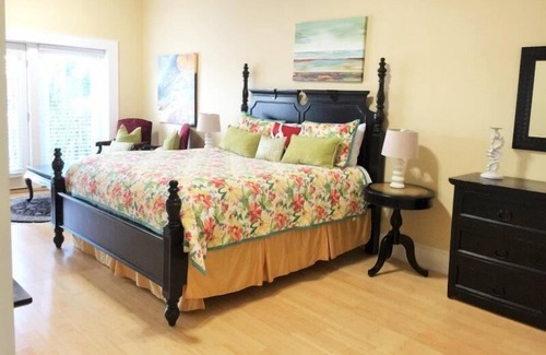 Sunset Pass Villa | Tranquil Retreat: Walk Out to Banana Bay White Sand Beach on the Intracoastal