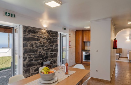 Arco da Calheta Villa | Tranquil stone villa in Calheta | Casa Florenças