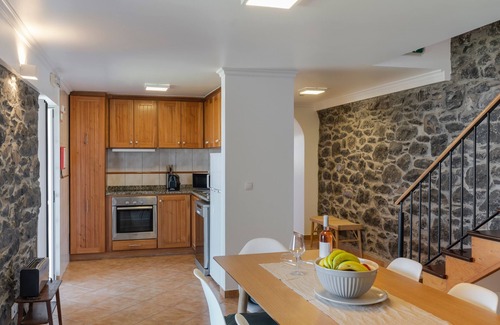 Arco da Calheta Villa | Tranquil stone villa in Calheta | Casa Florenças