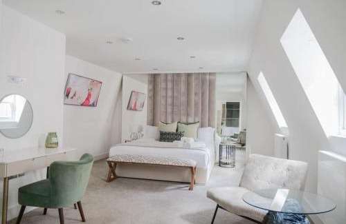 Royal Borough of Kensington and Chelsea Apartment | Tranquil Urban Oasis in Kensington