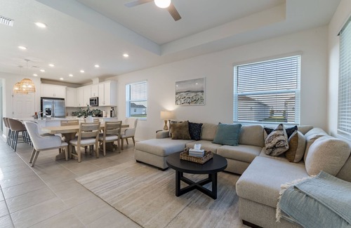Braden River House | Tranquil Vacation Haven in Vibrant Waterside Community