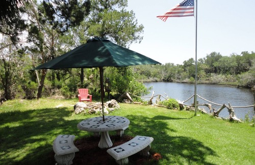 Old Homosassa Cottage | Tranquil-Waterfront-Nature Coast-Cottage