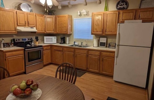 Dayton House | Tranquility Cottage- Close to UD