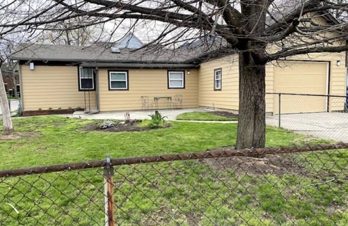 Dayton House | Tranquility Cottage- Close to UD