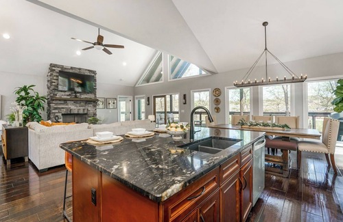 Sevierville Cabin | Tranquility Paradise - A relaxing lakeside retreat!
